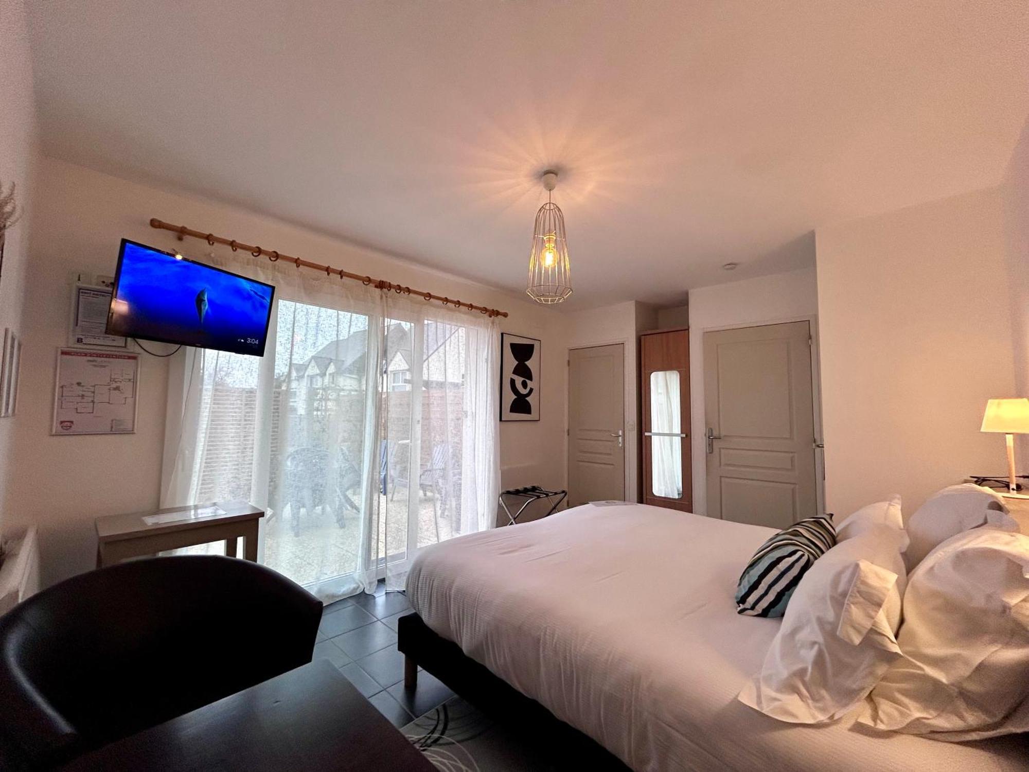 Brit Hotel Lannion-Perros Guirec Exterior photo